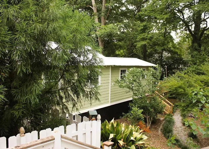The Greenhouse Cozy Cottage- Walk To Downtown!