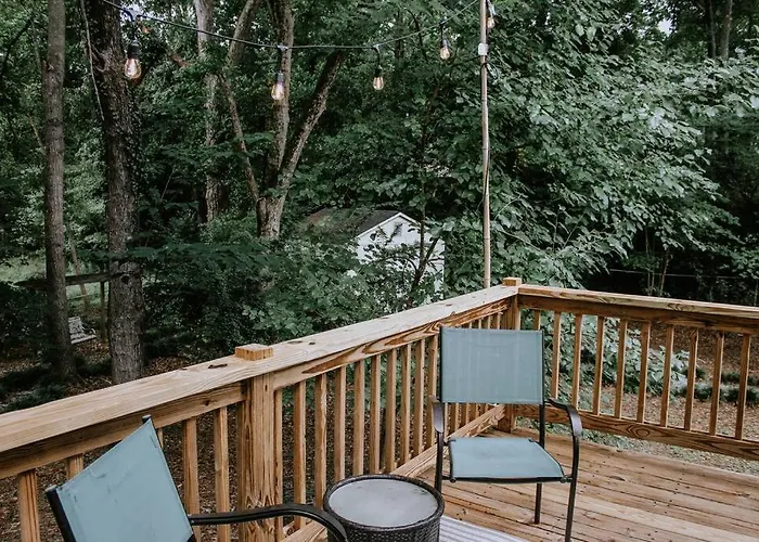 The Greenhouse Cozy Cottage- Walk To Downtown!