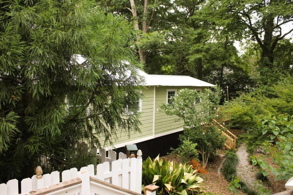 Holiday home The Greenhouse Cozy Cottage- Walk To Downtown!